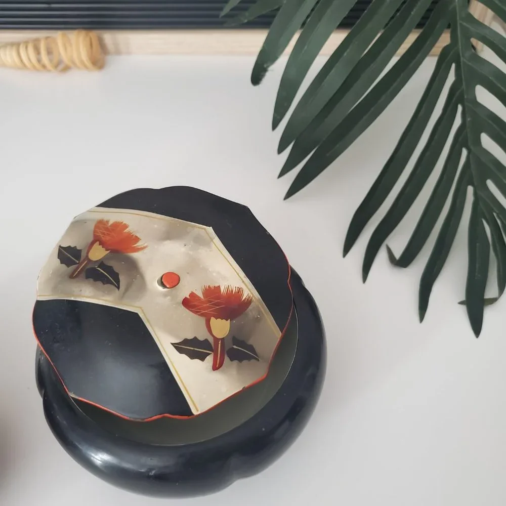 Vintage Japanese  Lacquerware Bonbonniere Bowl(s) w/ lids 1 Red, 1 Black…